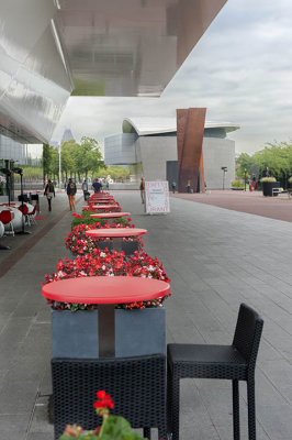 Red outdoor tables - Museum cafe - Museumplein