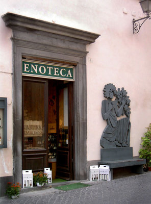 Orvieto Enoteca with a Michelangeli woodcarving