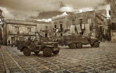 American soliders arrive in the Piazza Umberto I