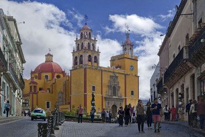 The Plaza de Paz and the Our Lady of Guanajuato Basilica