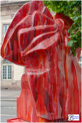 Pome de l'clat rouge, par GERMAIN ROESZ - Place Broglie