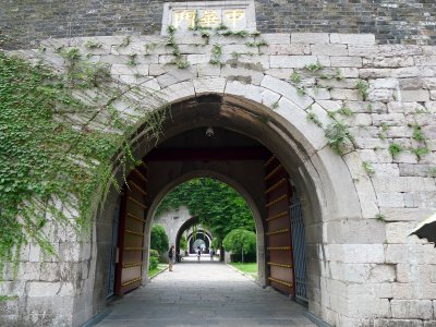 Zhonghua Gate 