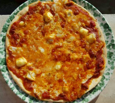 Pizza 4 formaggi with amatriciana sauce