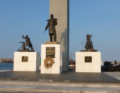 Statues Along the Zocalo