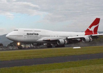 QF 747 OJA Touching down AP.3.jpg