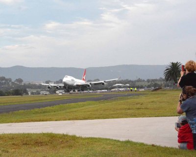 QF 747 OJA approaching AP.4.jpg