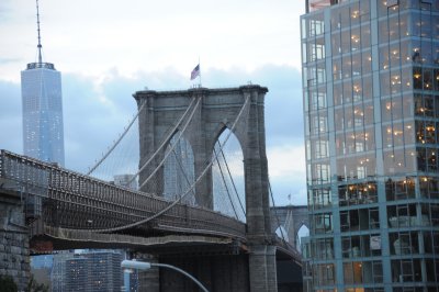 Brooklyn Bridge and Freedom Tower NYC 2014.jpg