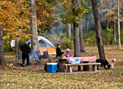 Camping, a family