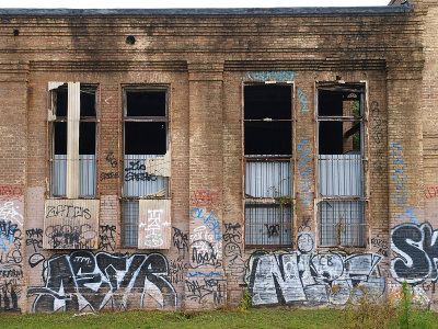 Grafetti on old building, Austin, TX