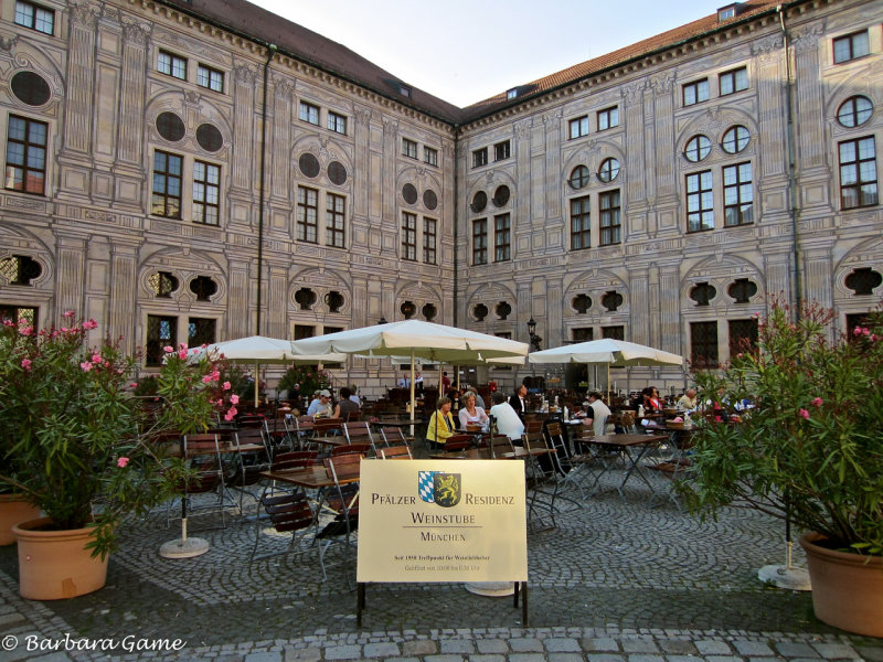 Cafe in Residenz courtyard