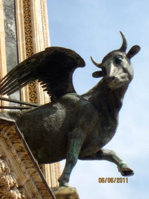 Orvieto, bronze winged animal on Cathedral