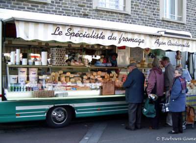 Market shoppers, St Hilaire