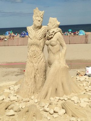 6.21 Hampton Beach Sand sculpture.JPG
