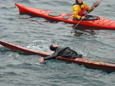 Inuit kayak roll