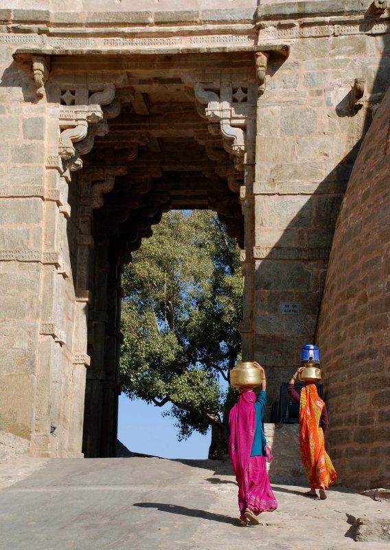 Collecting water, Kumbalgarh Fort, India