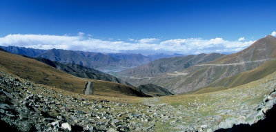 Driving up to the Kamba La Pass