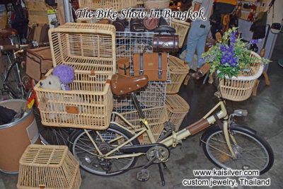 lady-bicycle-bangkok-01-0855.jpg