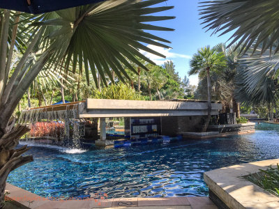 Pool bar
