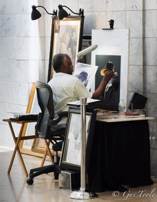 Artist in a Mall