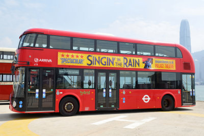 New Bus For London背景:中環國際金融中心
