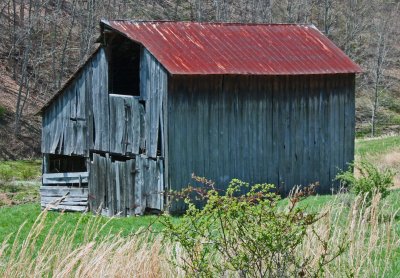 Time Weathered Barn in Rural Appalachia tb0413fer.jpg
