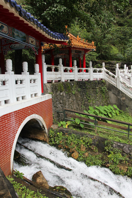 The gushing water as seen from the shrine.