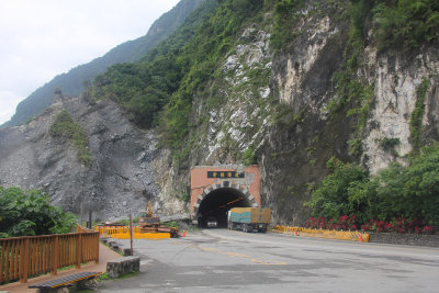We passed through this tunnel on the Su-Hua Highway to get to the Cinqshui Cliffs.