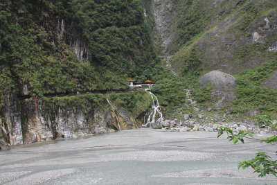 As we drove along the East-West Cross Island Highway, our first stop was at the Eternal Spring Shrine.