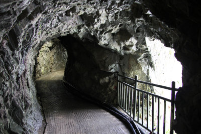 I got to another tunnel through the rocks.