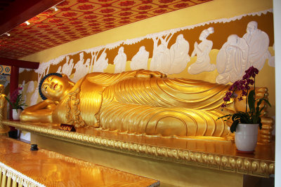 A magnificent Reclining Buddha figure in the Changuana Temple.