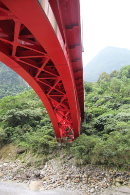 View of the Tzumu Bridge from the Shakadang Trail.