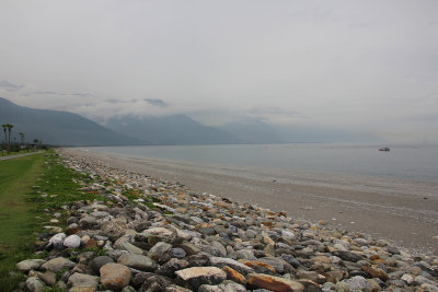 The beach at the park with a view of the mountains of Taroko National Park and the Pacific Ocean.