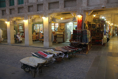 Next to the hotel is the Souq Waqif, a market renowned for selling traditional garments, spices, handicrafts, and souvenirs.