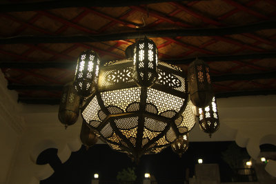 An exquisite chandelier at the entrance to the gallery.
