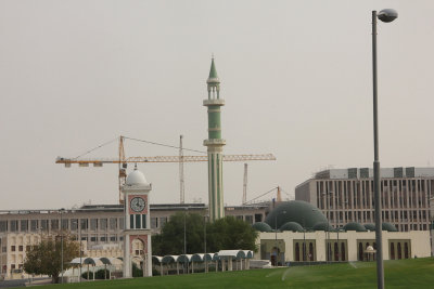 Green minaret of the Grand Mosque and the Clock Tower next to the Diwan Emiri. The mosque is not open to non-muslim visitors.
