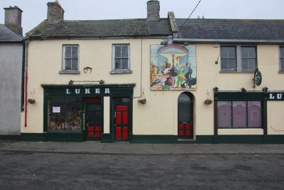 On the way to Clonmacnoise is Luker's Bar, located near the banks of the River Shannon.
