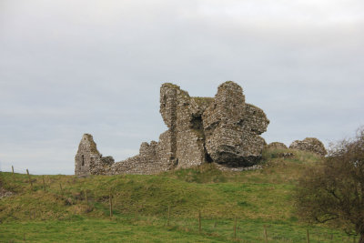 Ruins of Clonmacnoise Castle. It was built by the Chief Governor of Ireland, Henry of London, in 1214 and was destroyed by 1300.