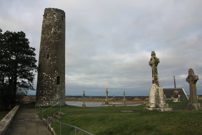 Records indicate that it was finished in 1124 by Turlough O'Connor, King of Connacht. 