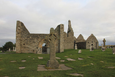 Replica of the Cross of the Scriptures in front of the Cathedral. It is the largest church at Clonmacnoise (started around 909).