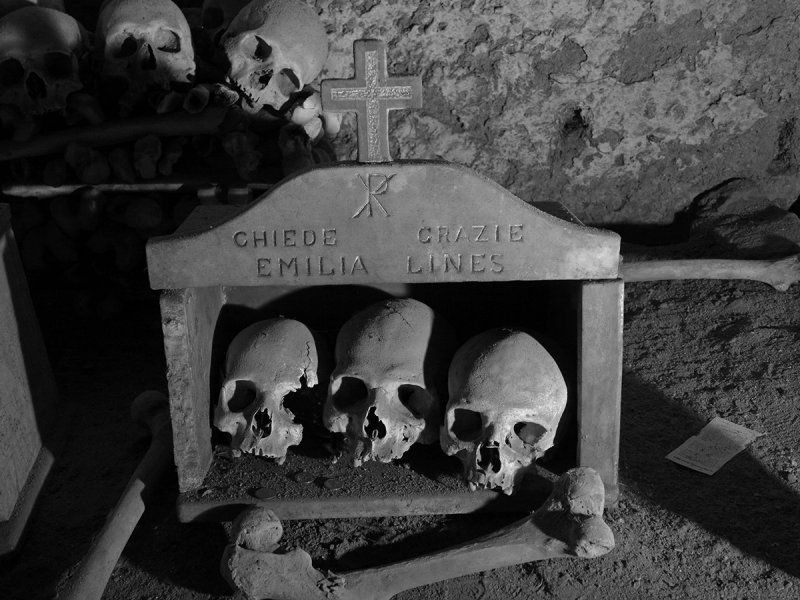 Napoli-Cimitero delle Fontanelle_IMG_1118BW.jpg