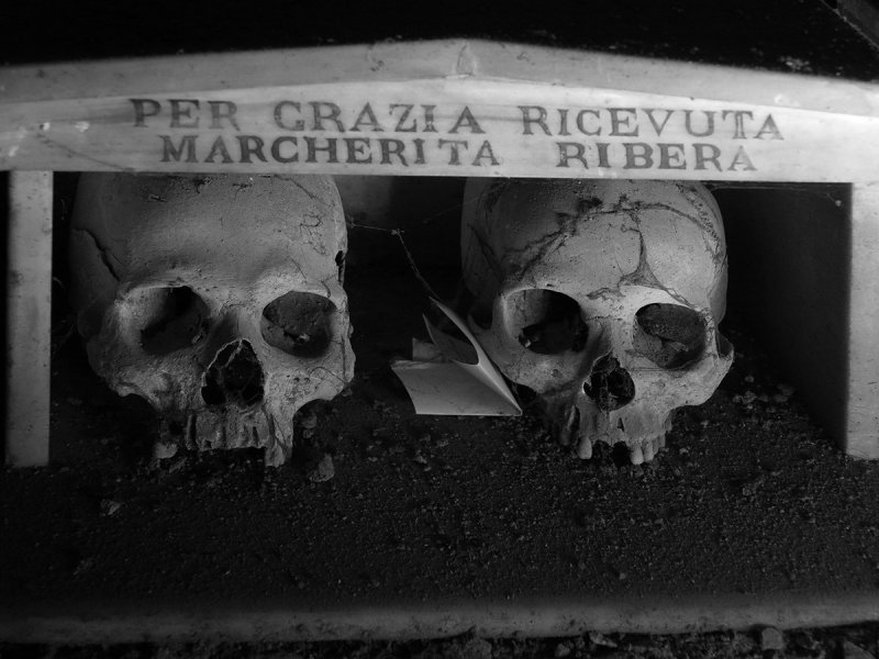 Napoli-Cimitero delle Fontanelle_IMG_1135BW.jpg