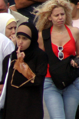 women-Istanbul