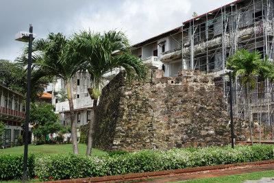 Old city wall Panama City.jpg