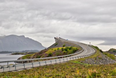 The Atlantic Road (8,27 Km, 8 bridges !)