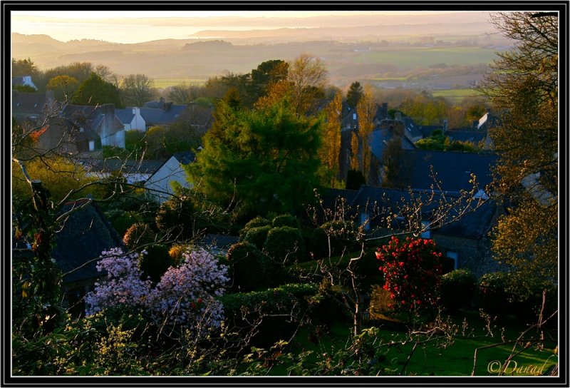 Slowly, Slowly, the Day off. Montagne de Locronan.