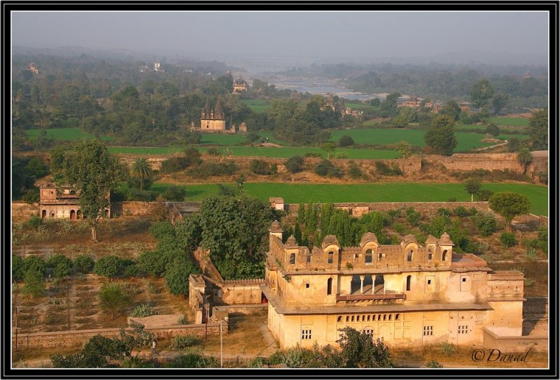 Orchha : Ruined Palaces and Deserted Temples.