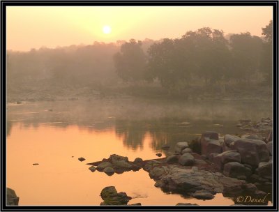 Sunrise on Betwa river. Orchha.