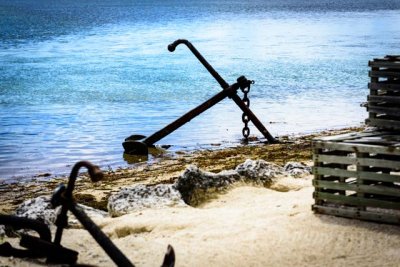 Anchor on Beach.jpg
