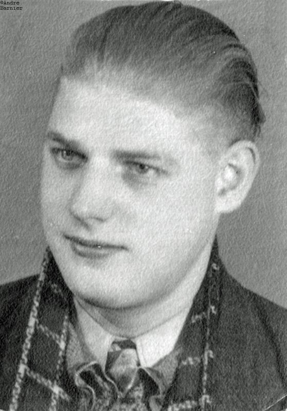 Ome Gijs van Rij 26-01-1924 - Ausweis Foto 1943.jpg