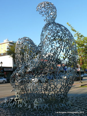  Overflow IV  A stainless steel sculpture named Overflow IV created by Jaume Plensa, it is 1 of 3 similar sculptures. The st